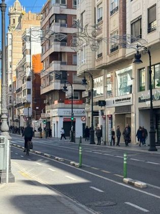Foto 2 de Local en lloguer a calle Cirilo Amoros amb aire acondicionat