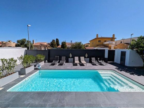 Foto 1 de Xalet en venda a Empuriabrava de 3 habitacions amb terrassa i piscina