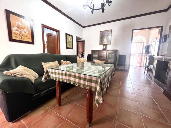 Foto 2 de Venta de casa en Villamanrique de la Condesa de 3 habitaciones con jardín