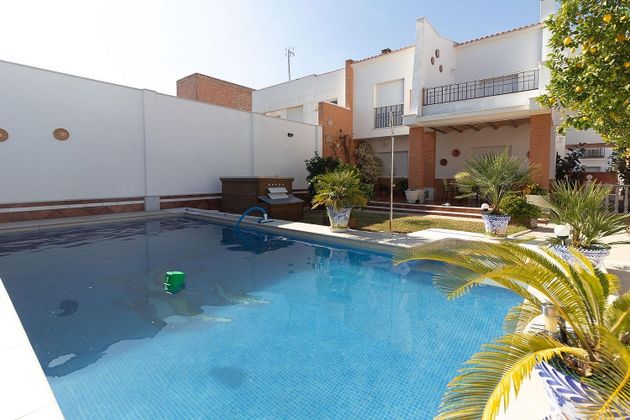 Foto 1 de Casa en venda a Santiponce de 5 habitacions amb terrassa i piscina