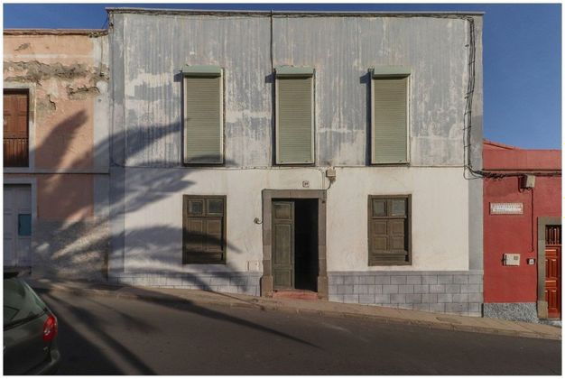 Foto 1 de Casa en venda a calle Comandante Franco de 6 habitacions amb terrassa