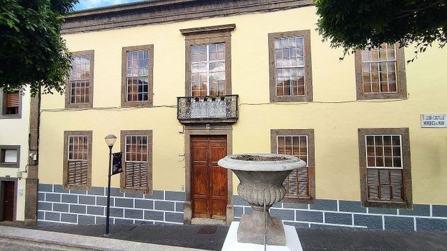 Foto 1 de Casa adossada en venda a calle Marquez de Muni de 9 habitacions amb terrassa