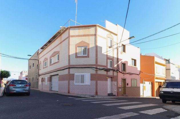 Foto 1 de Casa en venta en calle Almería de 5 habitaciones con terraza y garaje
