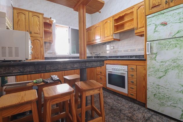 Foto 2 de Casa en venta en calle Almería de 5 habitaciones con terraza y garaje