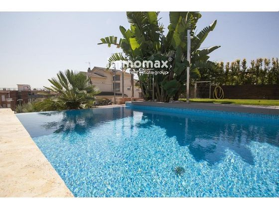 Foto 2 de Casa en venda a Montmar de 7 habitacions amb terrassa i piscina