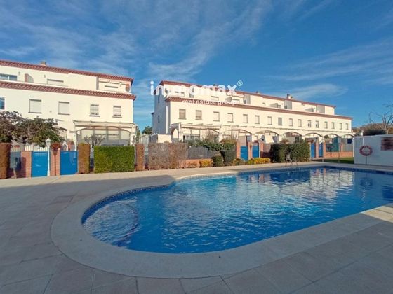 Foto 1 de Casa adossada en venda a Pla de Sant Pere-Les Salines de 4 habitacions amb terrassa i piscina
