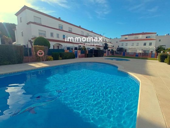 Foto 2 de Casa adosada en venta en Pla de Sant Pere-Les Salines de 4 habitaciones con terraza y piscina