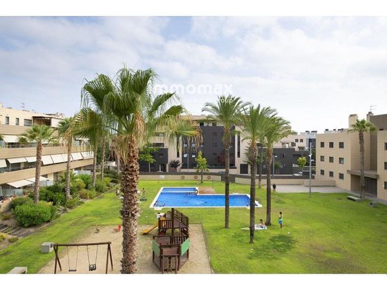 Foto 2 de Àtic en venda a La Geltrú de 4 habitacions amb terrassa i piscina
