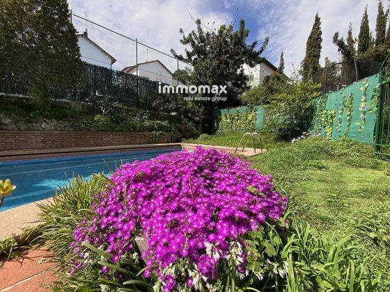 Foto 2 de Casa en lloguer a Montmar de 6 habitacions amb terrassa i piscina