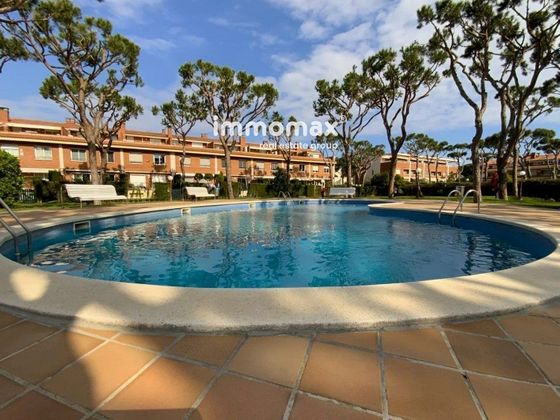 Foto 1 de Casa adossada en lloguer a Gavà Mar de 4 habitacions amb terrassa i piscina