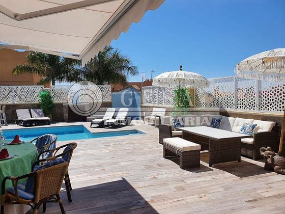 Foto 2 de Casa en venda a Viña Málaga de 3 habitacions amb terrassa i piscina