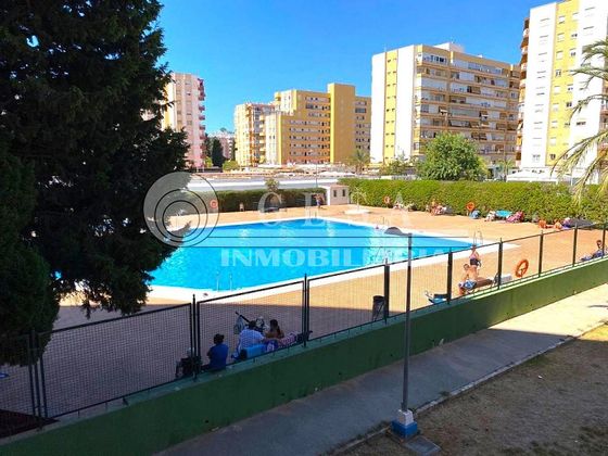 Foto 1 de Venta de piso en Poniente-Faro de 1 habitación con piscina y jardín