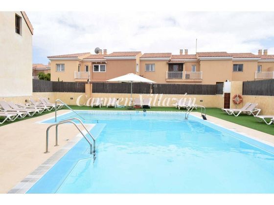 Foto 1 de Venta de casa en Corralejo de 6 habitaciones con terraza y piscina