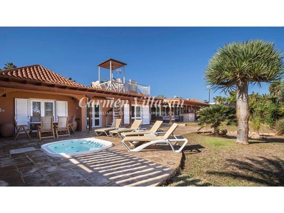 Foto 1 de Chalet en venta en Caleta de Fuste de 5 habitaciones con terraza y piscina