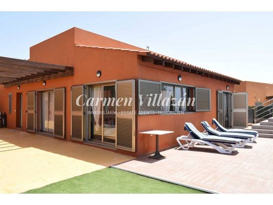 Foto 2 de Xalet en venda a Caleta de Fuste de 5 habitacions amb terrassa i piscina