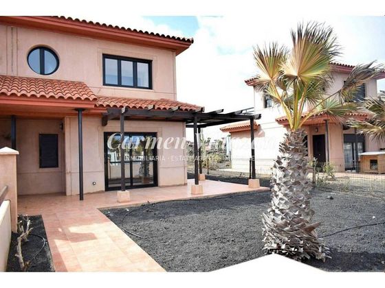 Foto 1 de Dúplex en venda a Majanicho de 3 habitacions amb terrassa i piscina