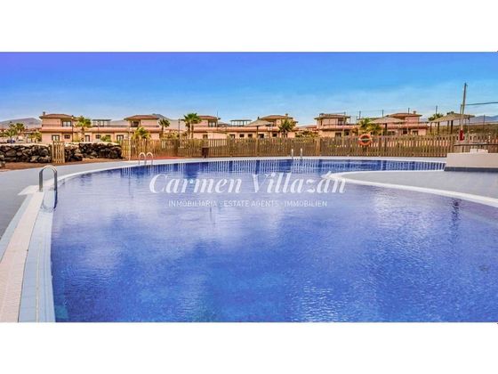 Foto 2 de Dúplex en venda a Majanicho de 3 habitacions amb terrassa i piscina