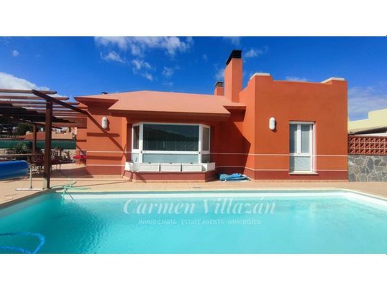 Foto 1 de Venta de chalet en Corralejo de 4 habitaciones con terraza y piscina
