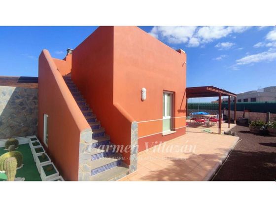 Foto 2 de Xalet en venda a Corralejo de 4 habitacions amb terrassa i piscina
