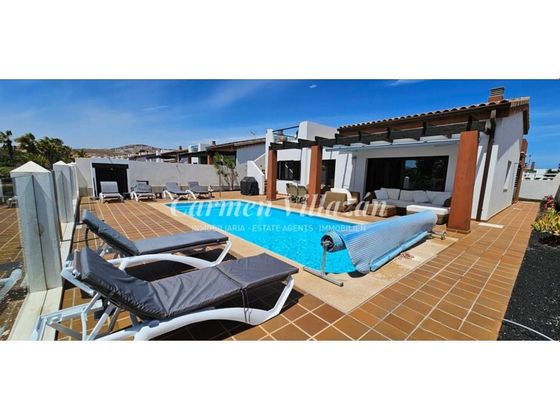 Foto 1 de Xalet en venda a Caleta de Fuste de 3 habitacions amb terrassa i piscina