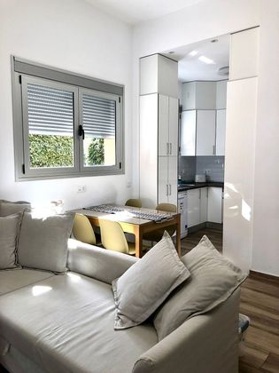 Foto 1 de Piso en alquiler en avenida Islas Canarias de 1 habitación con muebles y aire acondicionado