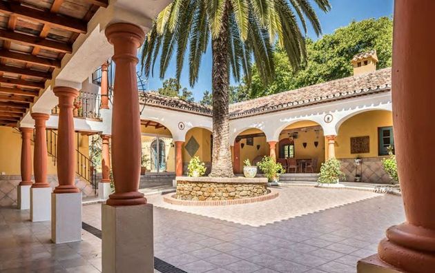 Foto 1 de Casa rural en venda a San Enrique-Guadiaro-Pueblo Nuevo de 7 habitacions amb terrassa i piscina