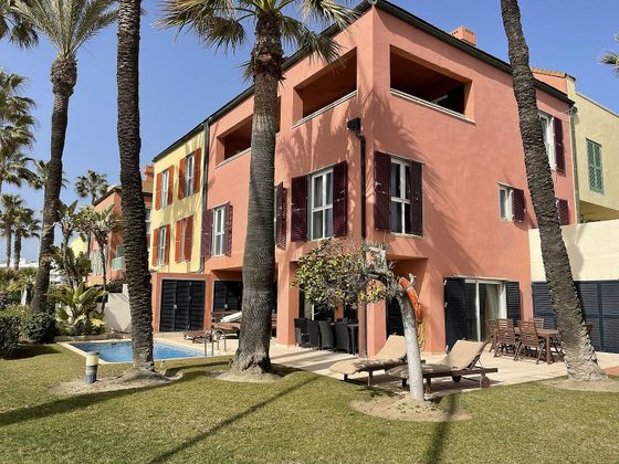 Foto 1 de Casa en venda a Puerto de Sotogrande-La Marina de 4 habitacions amb terrassa i piscina