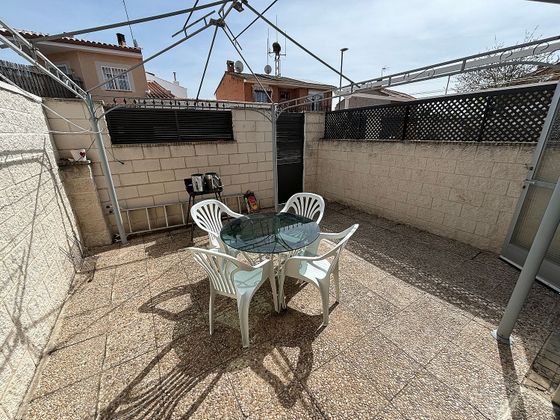 Foto 1 de Venta de casa en Meco pueblo de 4 habitaciones con terraza y jardín