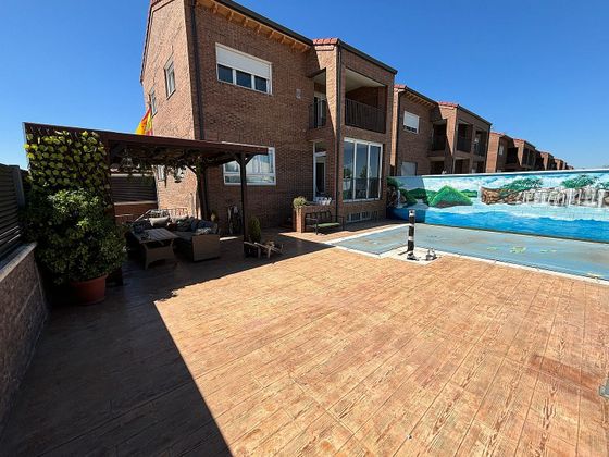 Foto 1 de Chalet en venta en Urb. Belvalle de 4 habitaciones con terraza y piscina