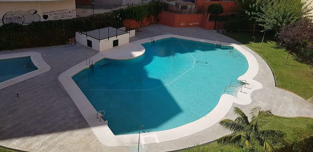 Foto 1 de Venta de piso en Centro - Torremolinos de 3 habitaciones con terraza y piscina