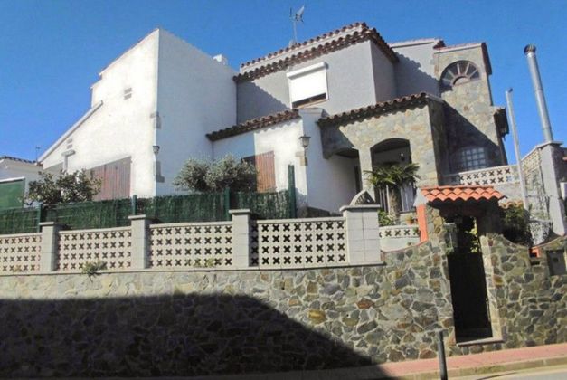 Foto 1 de Xalet en venda a Vilartagues i Tueda de Dalt de 7 habitacions amb terrassa i piscina