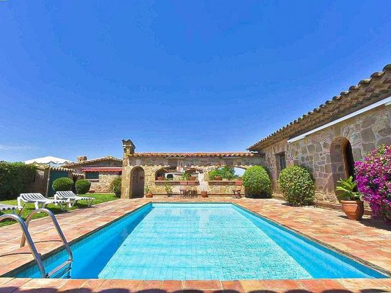 Foto 1 de Venta de casa rural en Castell d'Aro de 4 habitaciones con piscina y garaje
