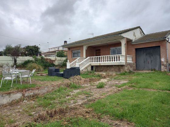 Foto 2 de Xalet en venda a urbanización Rio Manzanares Las Castillas de 3 habitacions amb terrassa i piscina