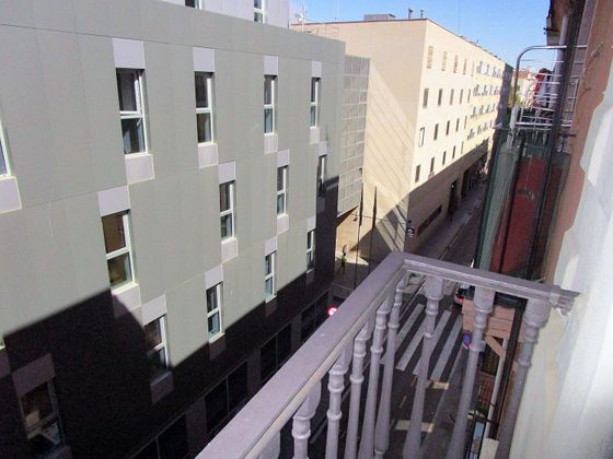 Foto 2 de Pis en venda a calle Nou de la Rambla de 4 habitacions amb balcó