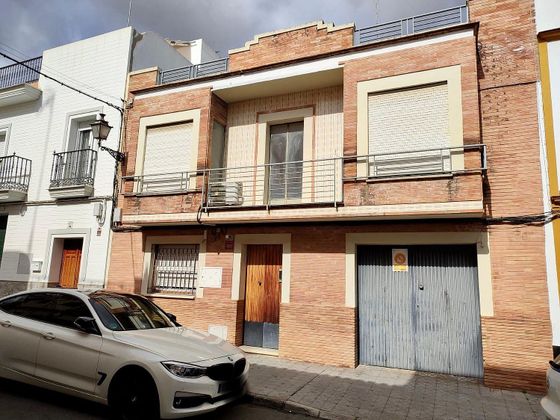 Foto 2 de Casa adossada en venda a calle San Sebastián de 9 habitacions amb terrassa i jardí