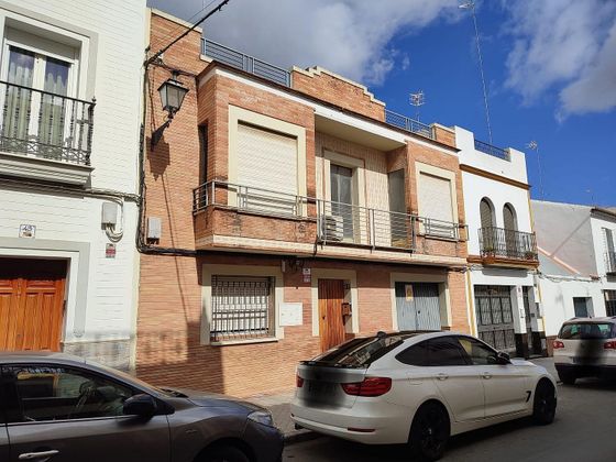 Foto 1 de Venta de casa adosada en calle San Sebastián de 9 habitaciones con terraza y jardín