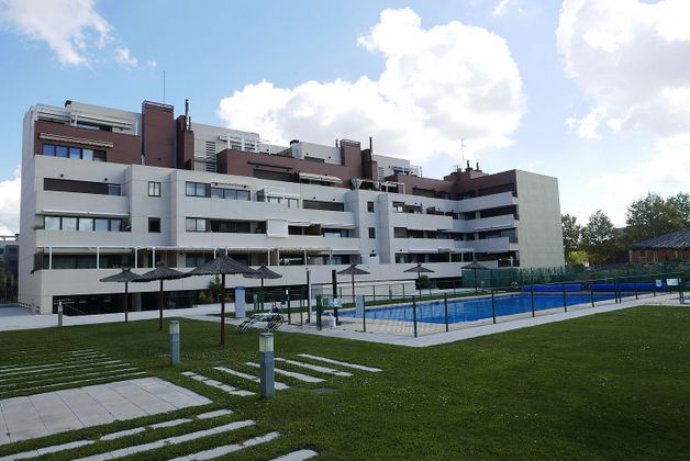 Foto 2 de Ático en venta en Yebes - Valdeluz de 3 habitaciones con terraza y piscina