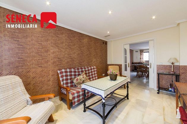 Foto 2 de Casa en venda a Poniente-Norte - Miralbaida - Parque Azahara de 5 habitacions amb terrassa i garatge