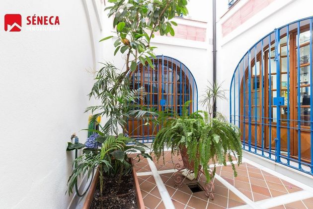 Foto 1 de Casa en venda a Zona Centro de 6 habitacions amb terrassa i garatge
