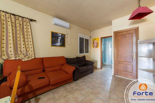 Foto 1 de Chalet en venta en Almodóvar del Río de 5 habitaciones con piscina y garaje