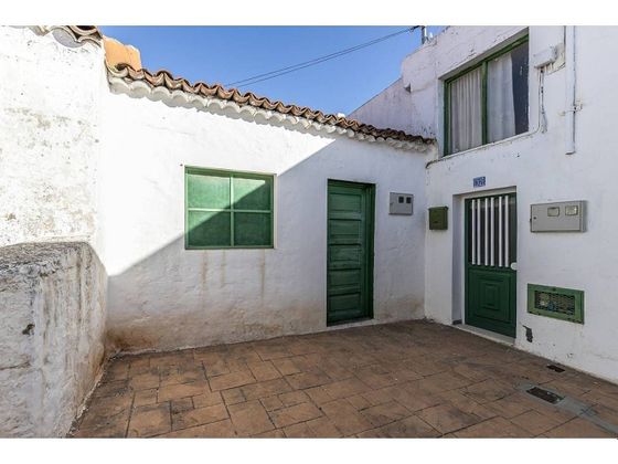 Foto 2 de Casa en venda a Arico de 6 habitacions amb jardí i balcó