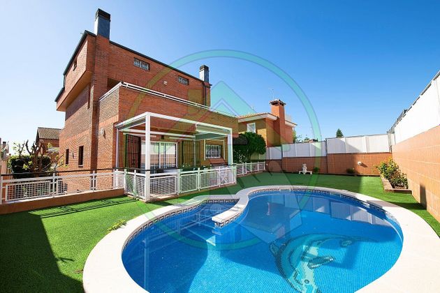 Foto 1 de Xalet en venda a Torrent Ballester de 5 habitacions amb terrassa i piscina