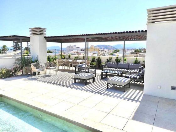 Foto 1 de Alquiler de ático en calle Formenton de 4 habitaciones con terraza y piscina