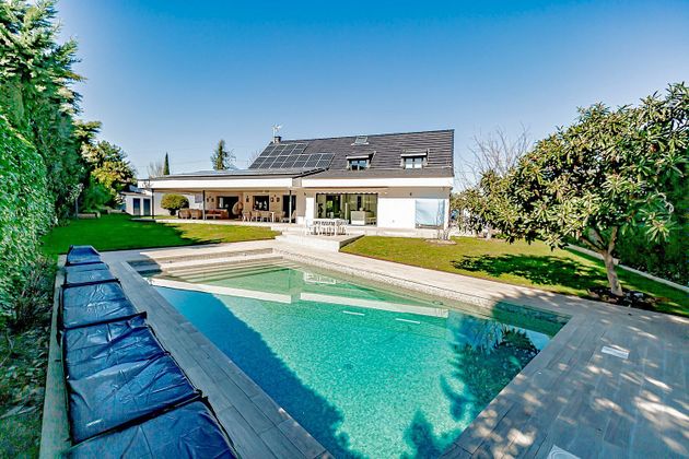 Foto 2 de Xalet en venda a Monteclaro de 5 habitacions amb terrassa i piscina