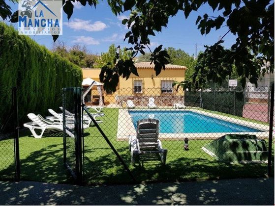 Foto 1 de Chalet en venta en Valdeganga de 2 habitaciones con terraza y piscina