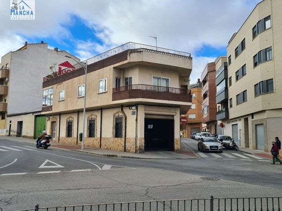 Foto 1 de Chalet en venta en calle Ecuador de 5 habitaciones con terraza y garaje