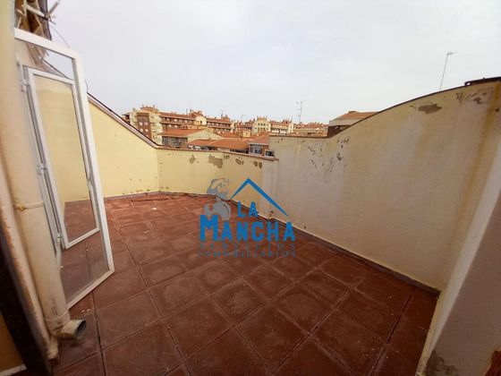 Foto 2 de Àtic en venda a Santa Cruz - Industria - Polígono Campollano de 3 habitacions amb terrassa i balcó