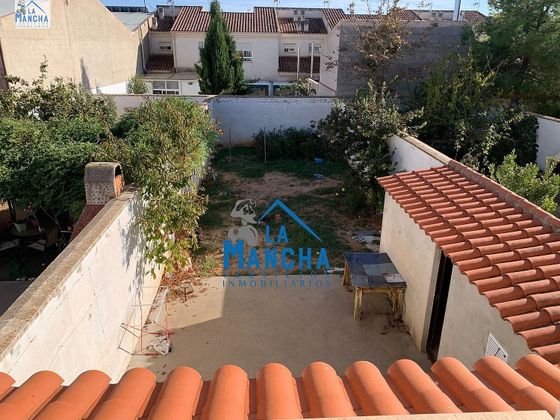 Foto 1 de Casa en venda a Madrigueras de 3 habitacions amb garatge i jardí