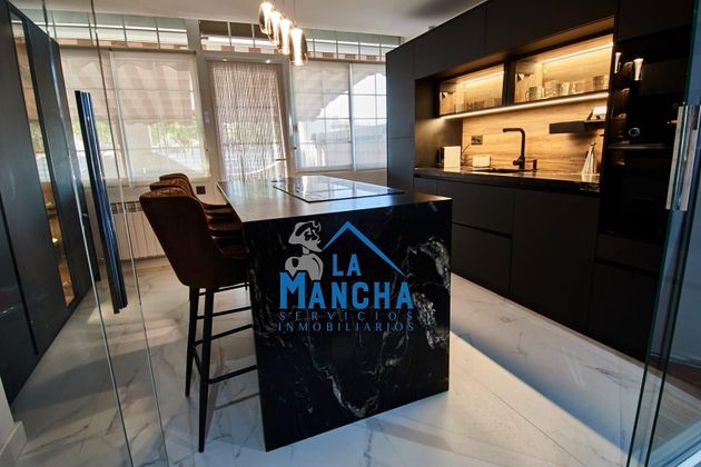 Foto 1 de Casa en venda a Madrigueras de 4 habitacions amb terrassa i garatge