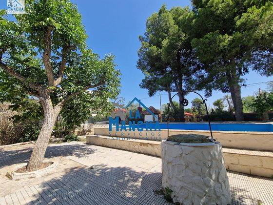 Foto 1 de Xalet en venda a calle Ojos de San Jorge de 4 habitacions amb piscina i jardí